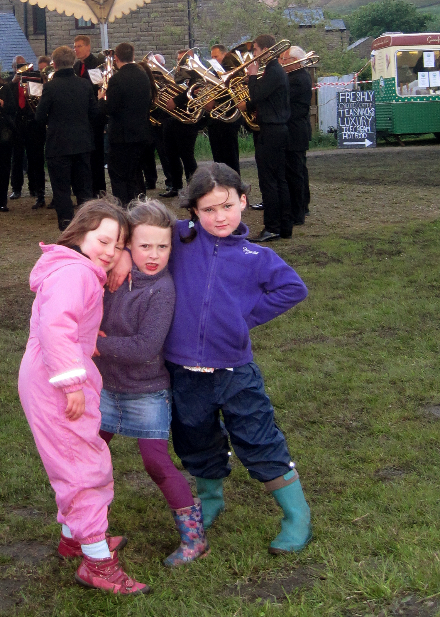 No 20 Mud, Waterproofs & Fleeces - Fun at Diggle Tip! 2015 Sally Cox